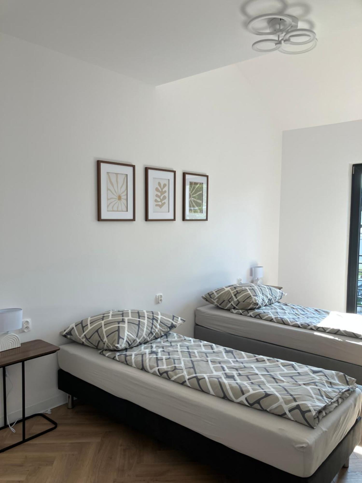 Agat Pokoje Goscinne Apartamenty Pobierowo Exteriör bild